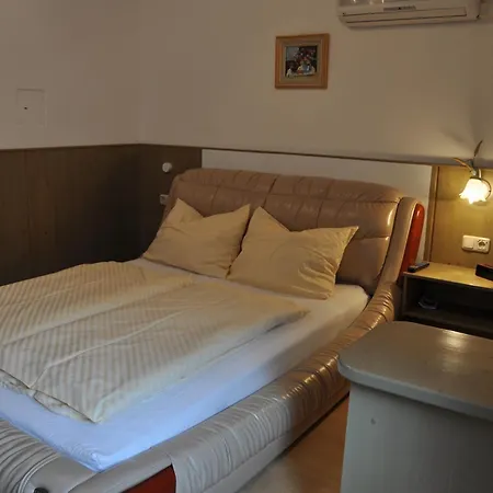 Frühstückspension Arkadenhof 3*